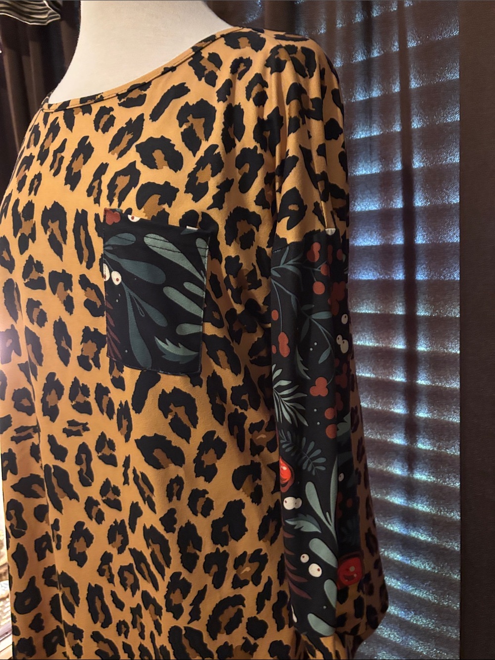 NUGGLES Leopard Print Tunic with Floral Contrast Sleeves - Picture 3 of 7